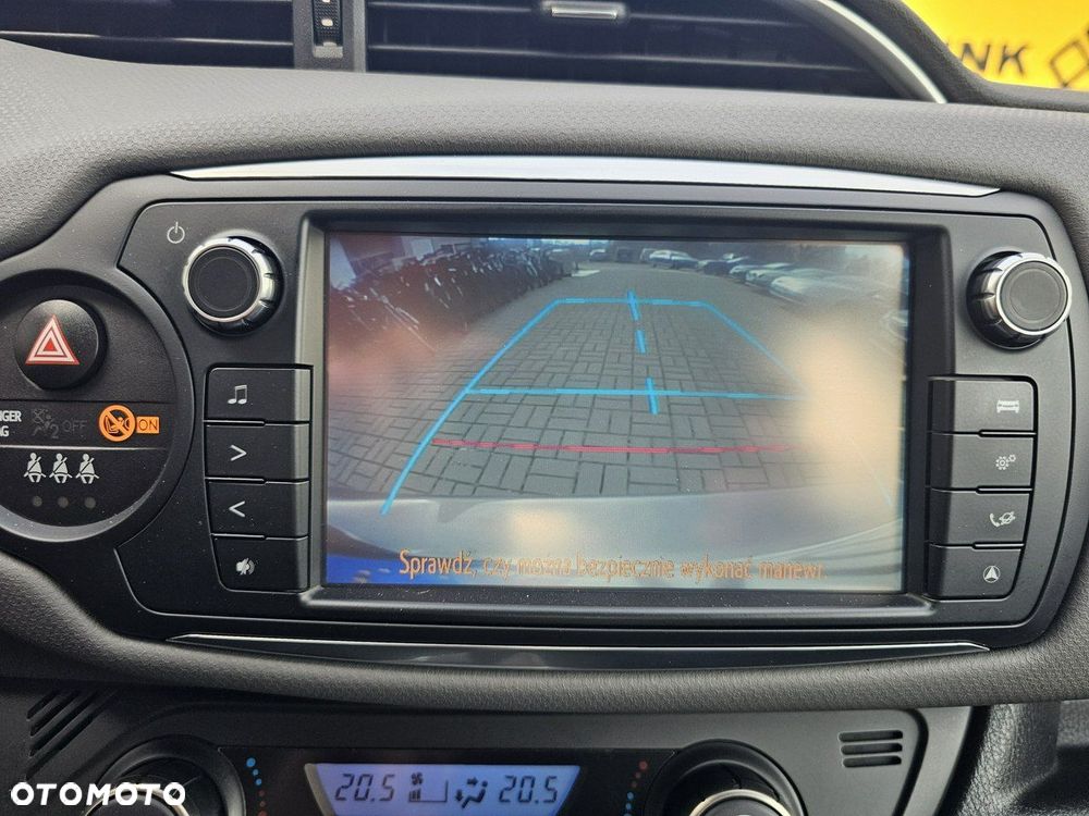 Toyota Yaris Hybrid 100 Business Edition - 24