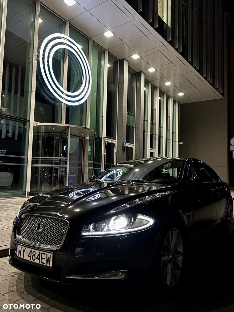 Jaguar XF 35t AWD Portfolio - 10
