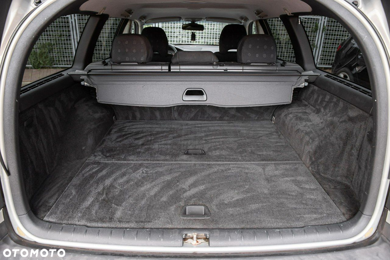 Volvo V70 2.4 Premium - 23