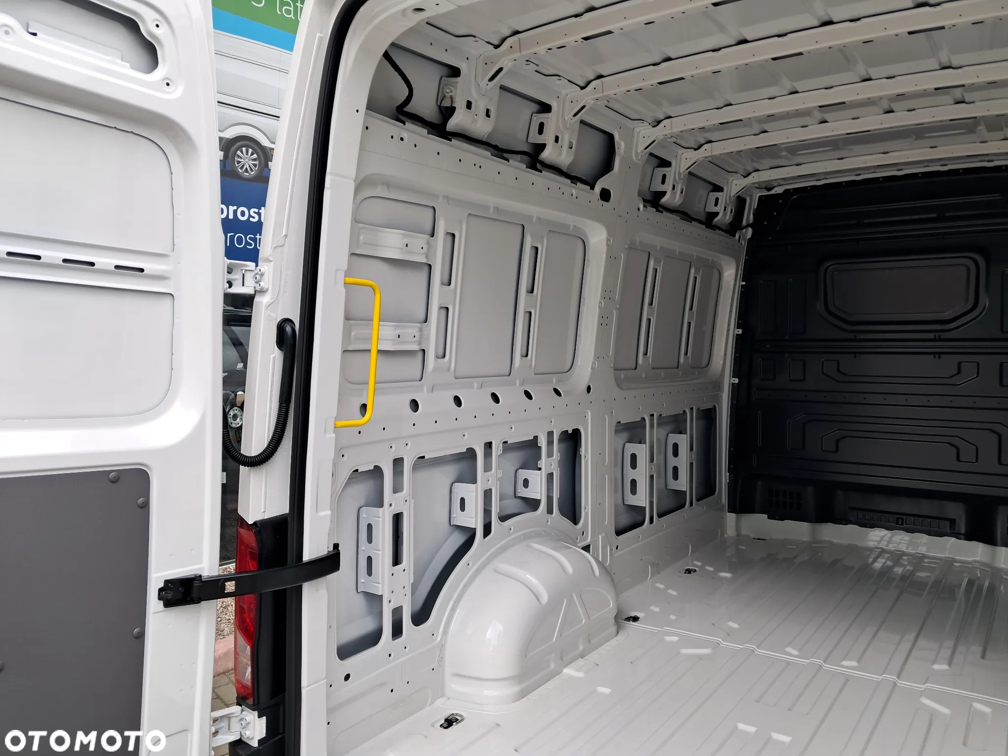 Volkswagen Crafter - 11