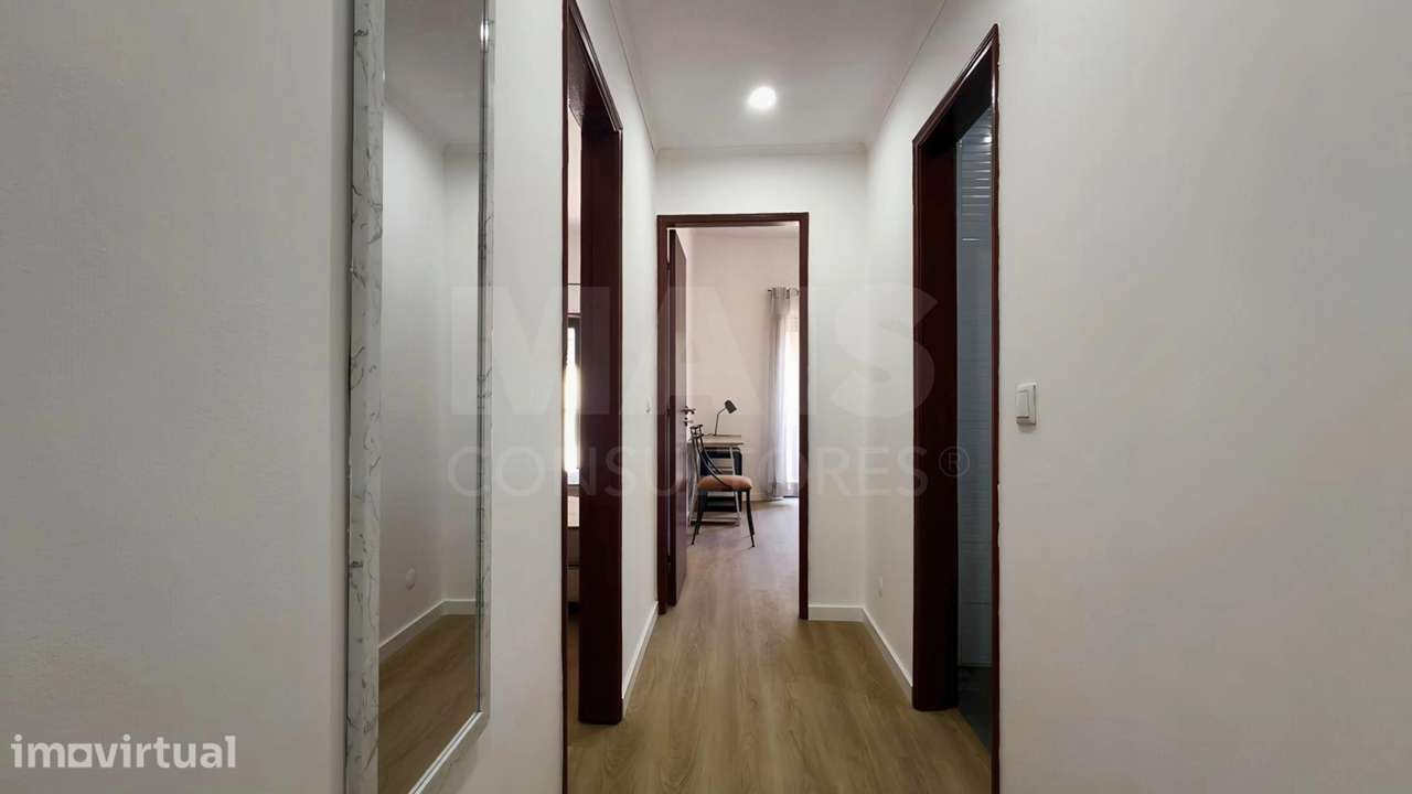 Apartamento T2 com Terraço e Potencial | Centro das Caldas da Rainha - Grande imagem: 4/33