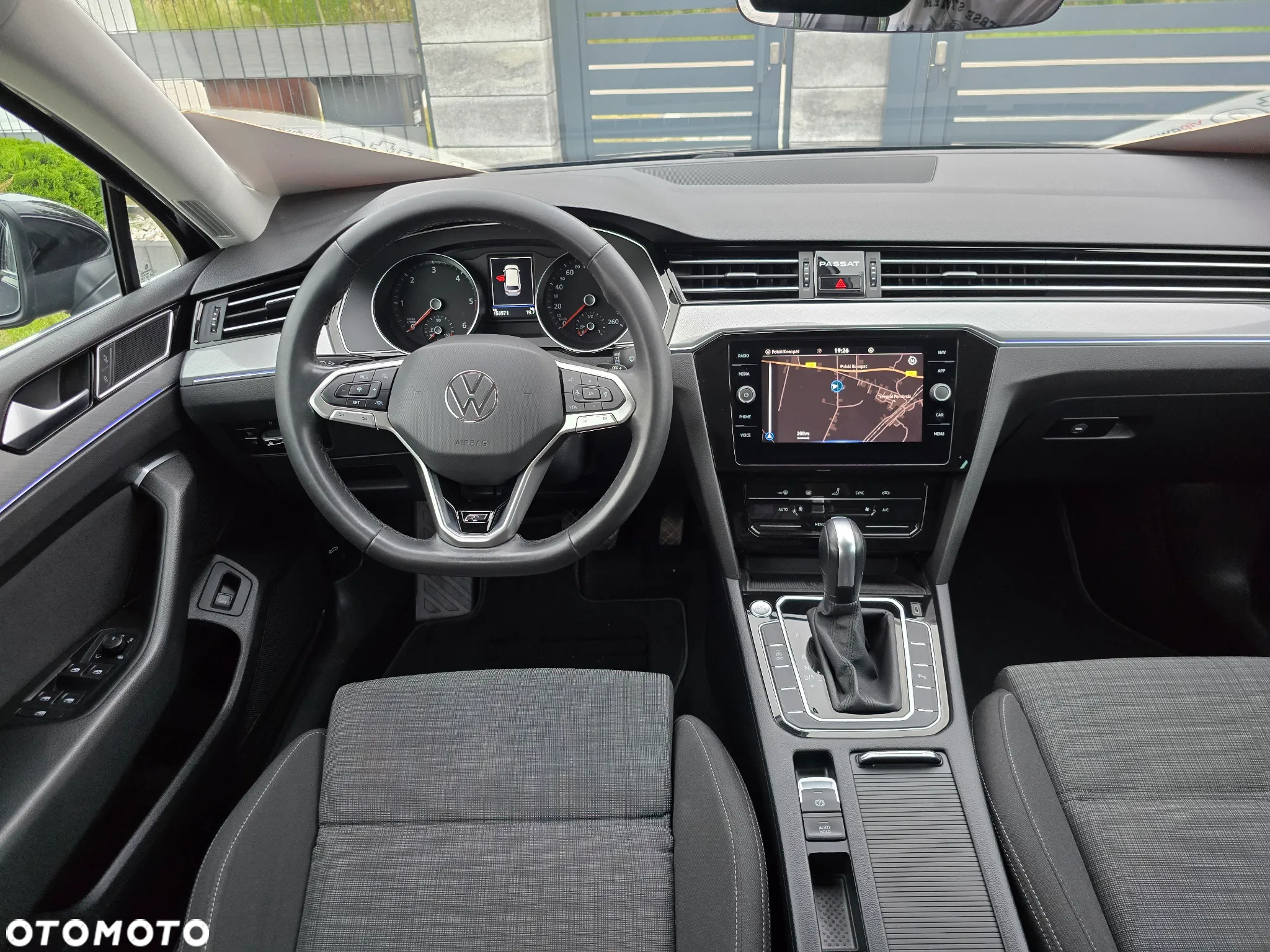 Volkswagen Passat Variant 2.0 TDI SCR DSG R-Line - 12