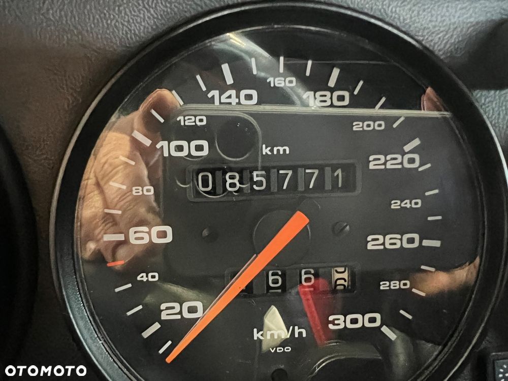Porsche 911 Carrera - 38