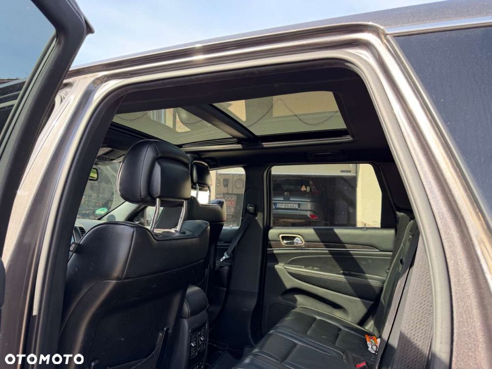 Jeep Grand Cherokee - 12