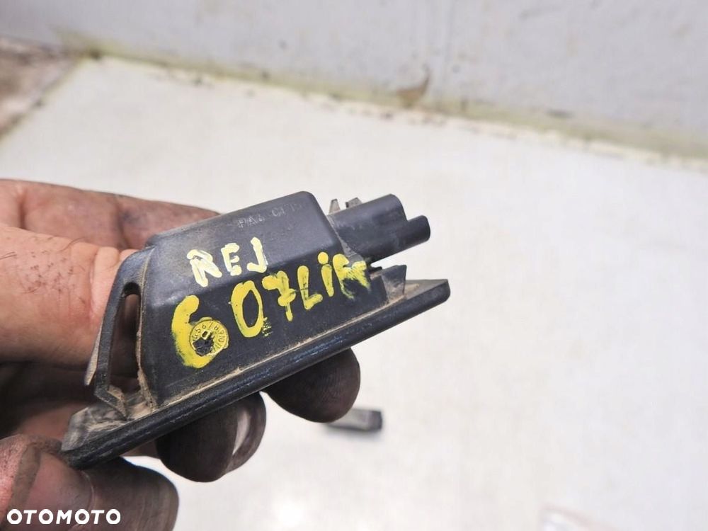 LAMPKA TABLICY REJESTRACYJNEJ PEUGEOT 607 LIFT 9688349480 2KA008224-10 - 3