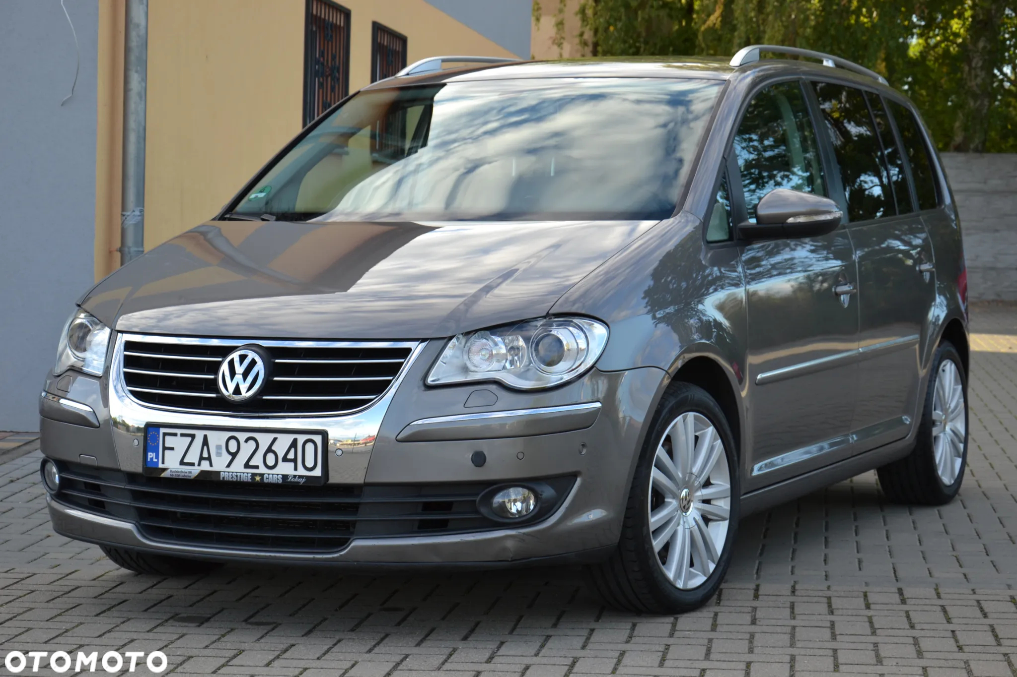 Volkswagen Touran 2.0 TDI DPF Highline DSG - 2