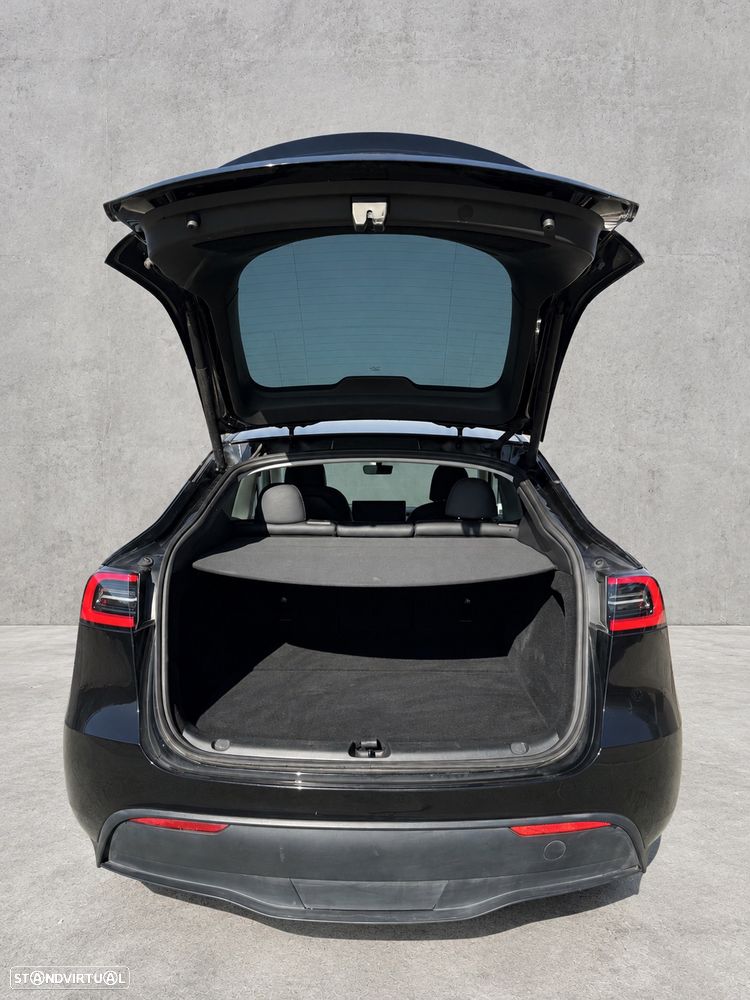 Tesla Model Y - 38