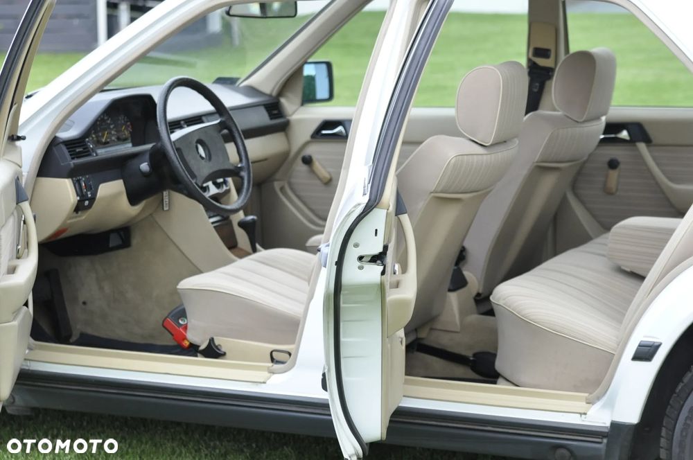 Mercedes-Benz W124 (1984-1993) - 19