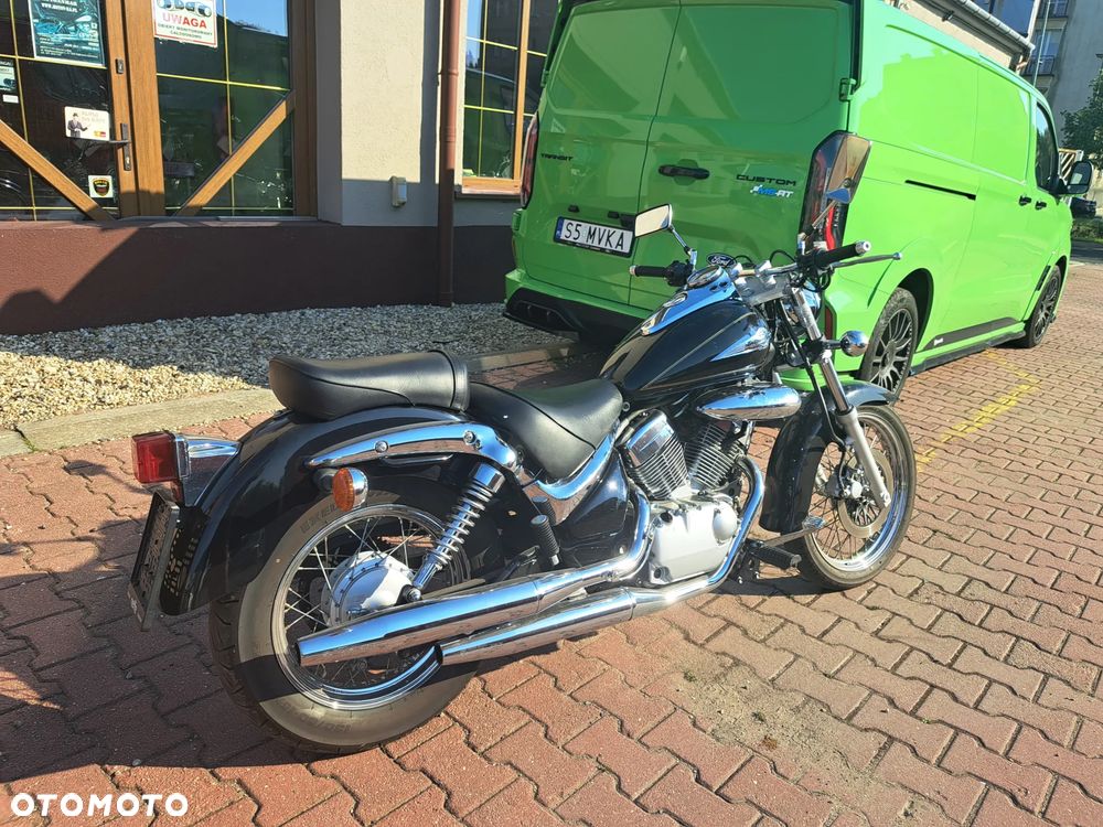 Suzuki Intruder - 10