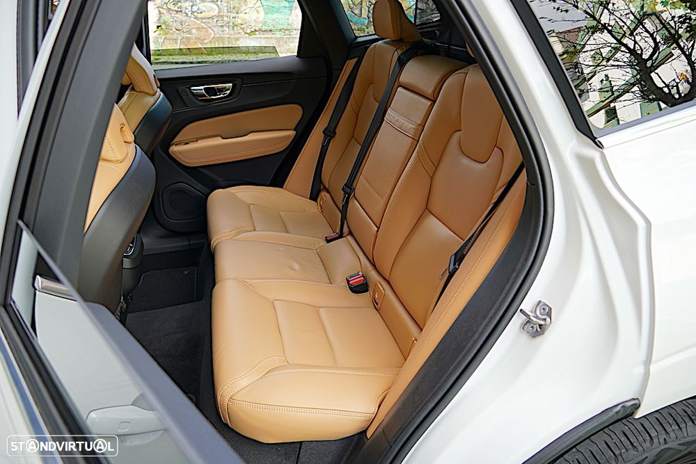 Volvo XC 60 2.0 B4 Inscription Geartronic - 22