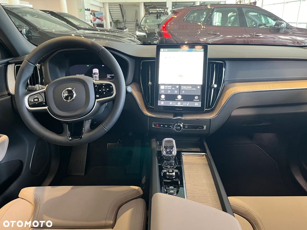 Volvo XC 60 T6 Plug-In Hybrid AWD Ultra Dark - 10