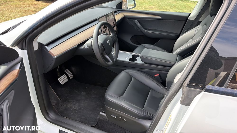 Tesla Model Y Performance Dual Motor AWD - 4