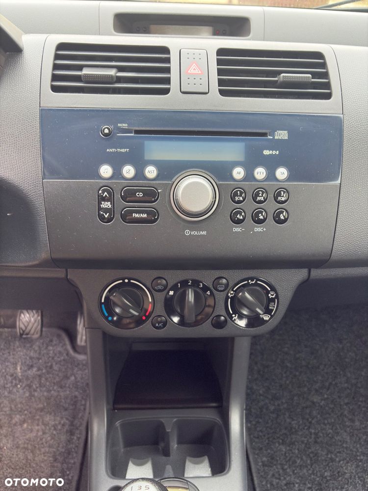 Suzuki Swift 1.3 4x4 Comfort - 23