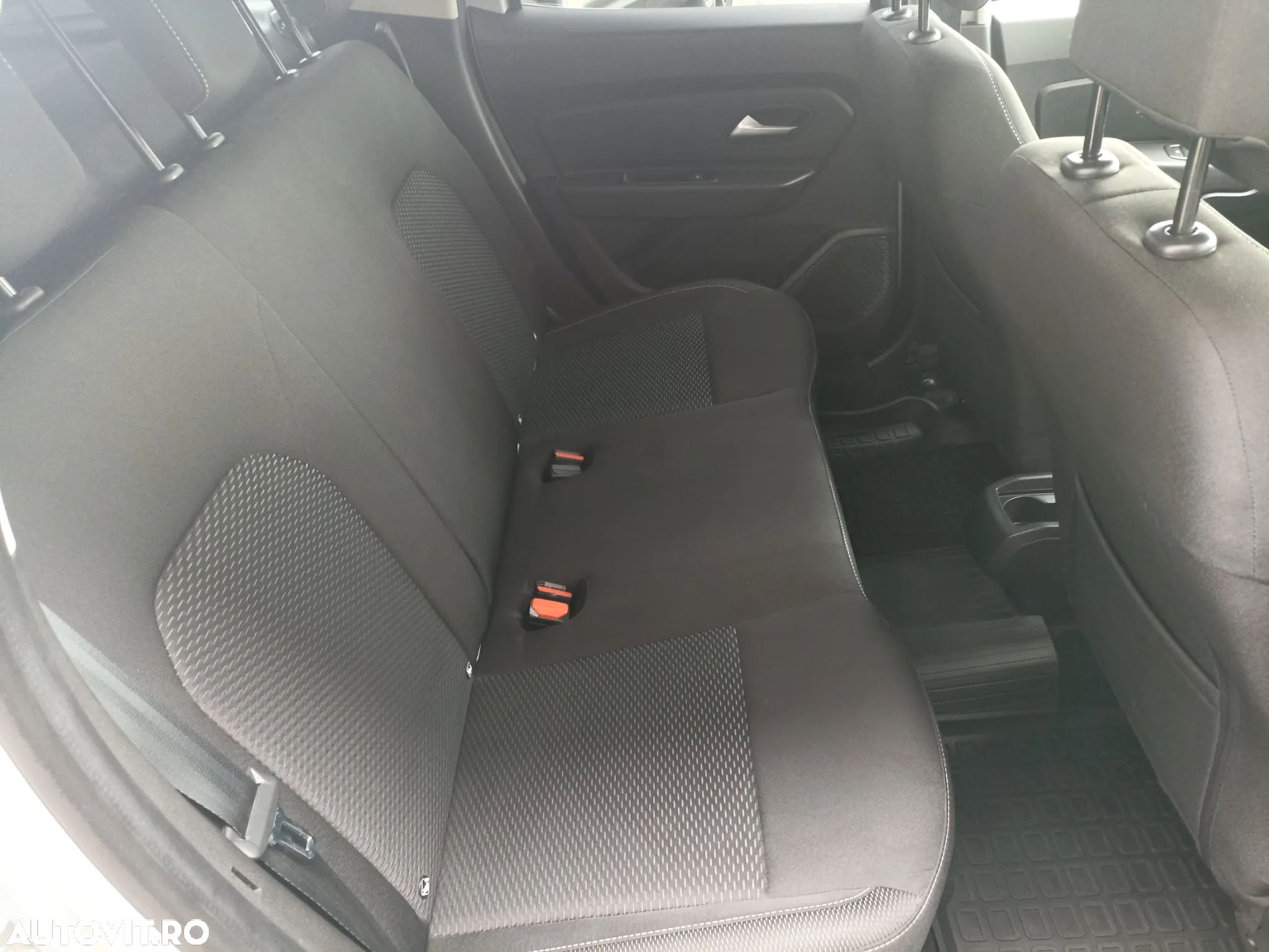 Dacia Duster 1.5 Blue dCi 4WD Comfort - 11