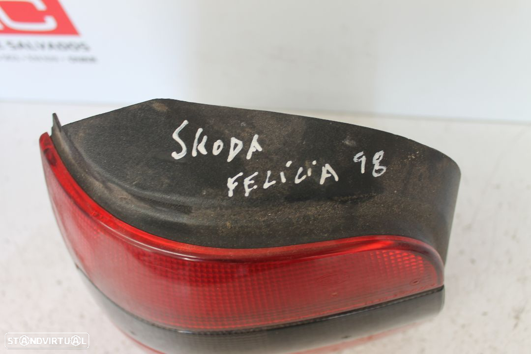 Farolim Skoda Felicia de 1998 Tras Esquerdo - 3