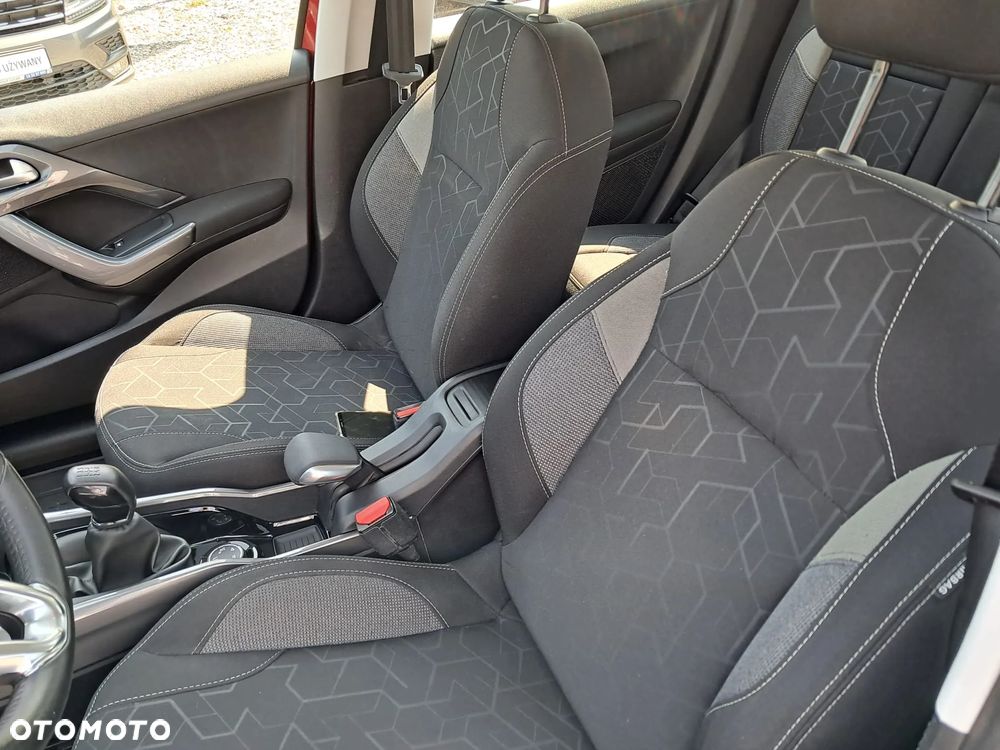 Peugeot 2008 1.2 Pure Tech Active S&S - 27