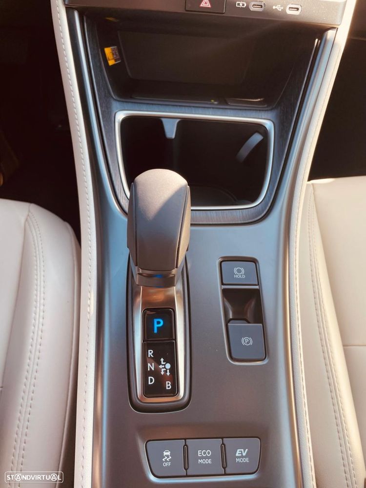 Lexus LBX Elegant - 32