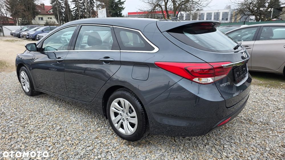 Hyundai i40 Kombi blue 1.6 Family - 4