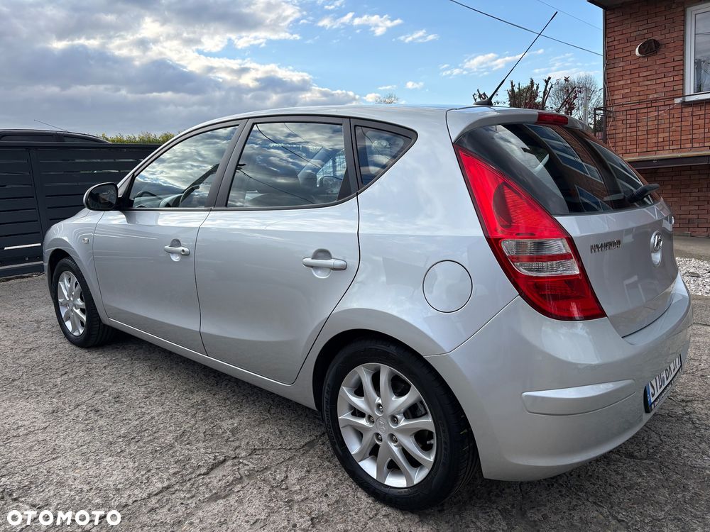 Hyundai i30 1.6 Classic + - 16