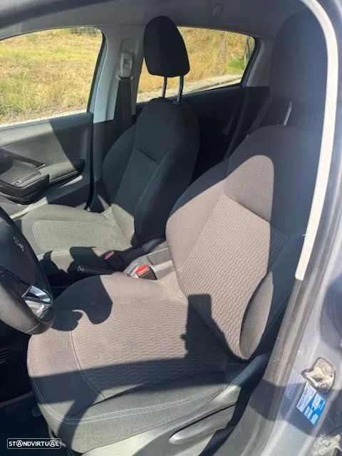 Peugeot 208 1.2 PureTech Allure - 17