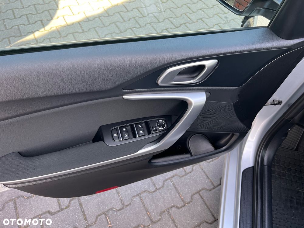 Kia Ceed - 9