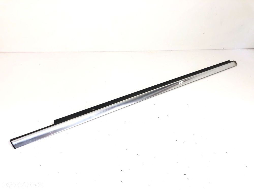 LISTWA ZGARNIAJĄCA PRZÓD PRAWY  MERCEDES-BENZ KLASA GLK (X204) 2008 - 2015 220 CDI 4-matic - 1