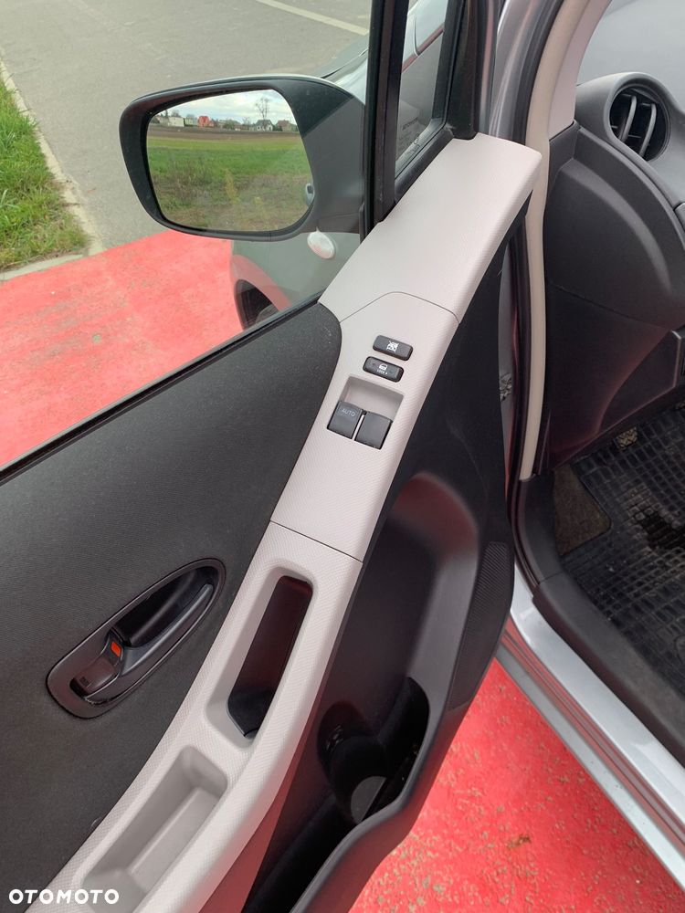 Toyota Yaris 1.3 VVT-i Sol - 7