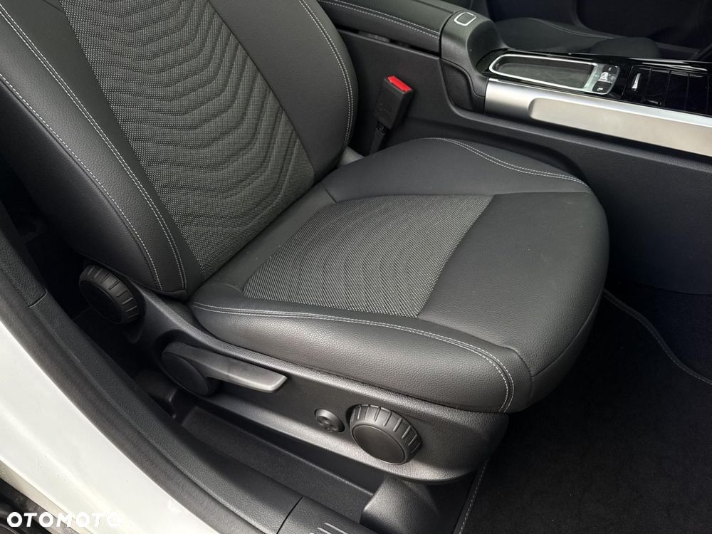 Mercedes-Benz GLB - 26