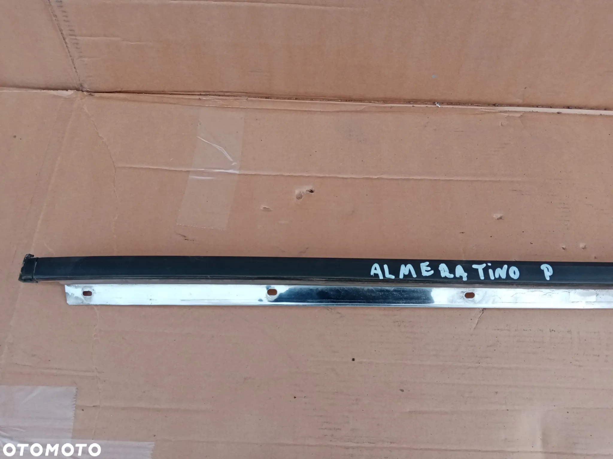 Listwa szyby czołowej prawy przód Nissan Almera Tino - 2