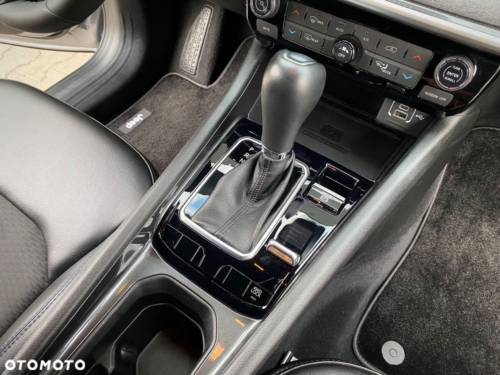 Jeep Compass - 26