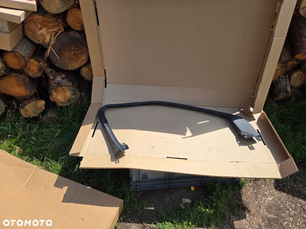 Uszczelka ramka Szyby Drzwi Lewa Przód przednia Citroen C3 Aircross YQ00069680 39149283 - 7