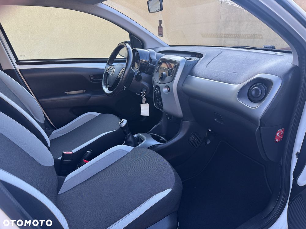 Toyota Aygo x-play touch - 7