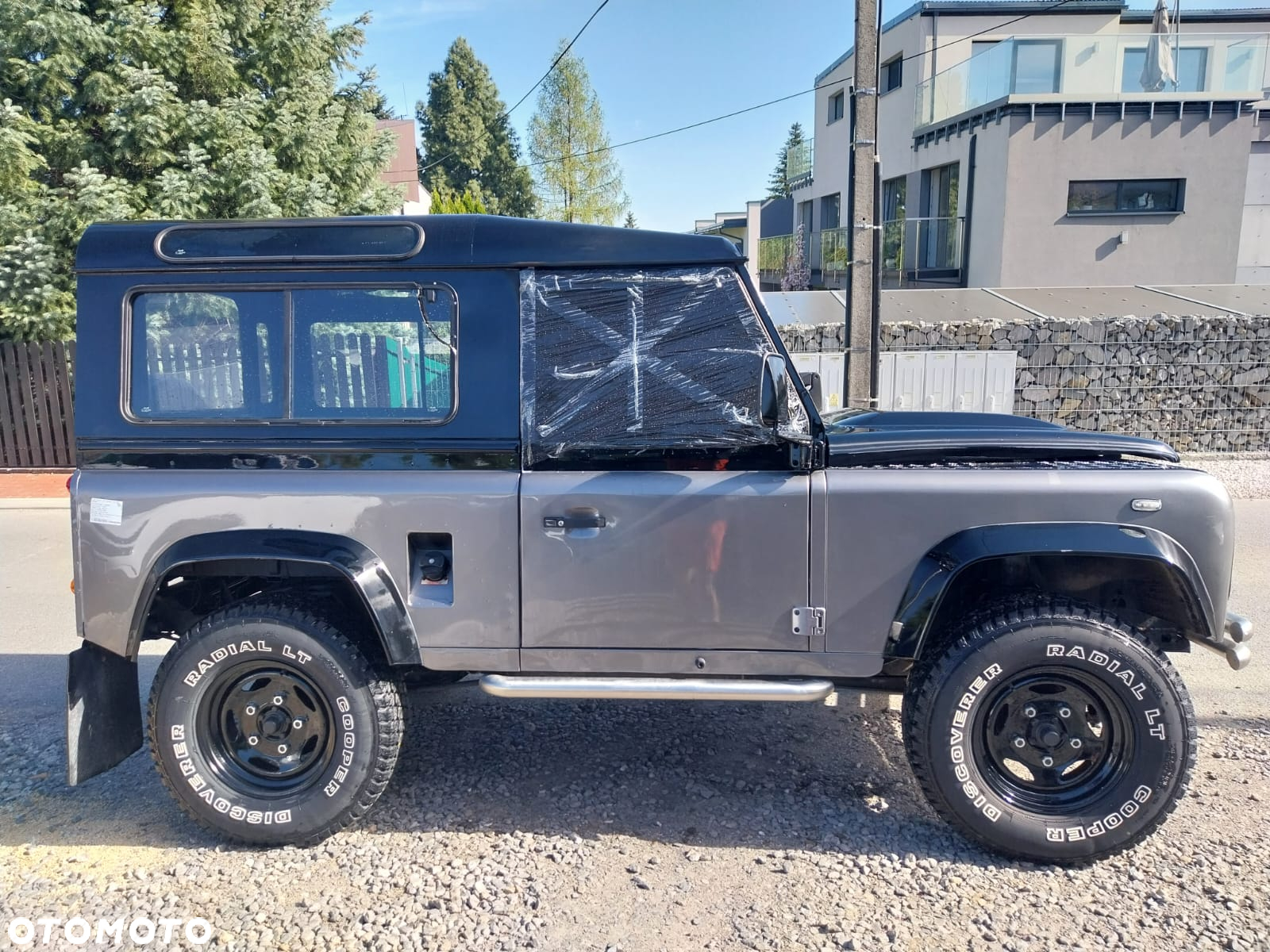 Land Rover Defender - 16
