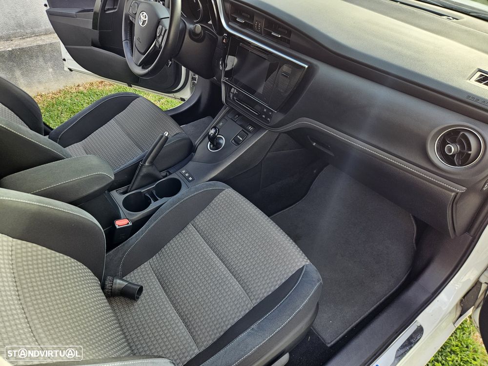 Toyota Auris 1.8 HSD Comfort +P.Techno+P.Sport - 11
