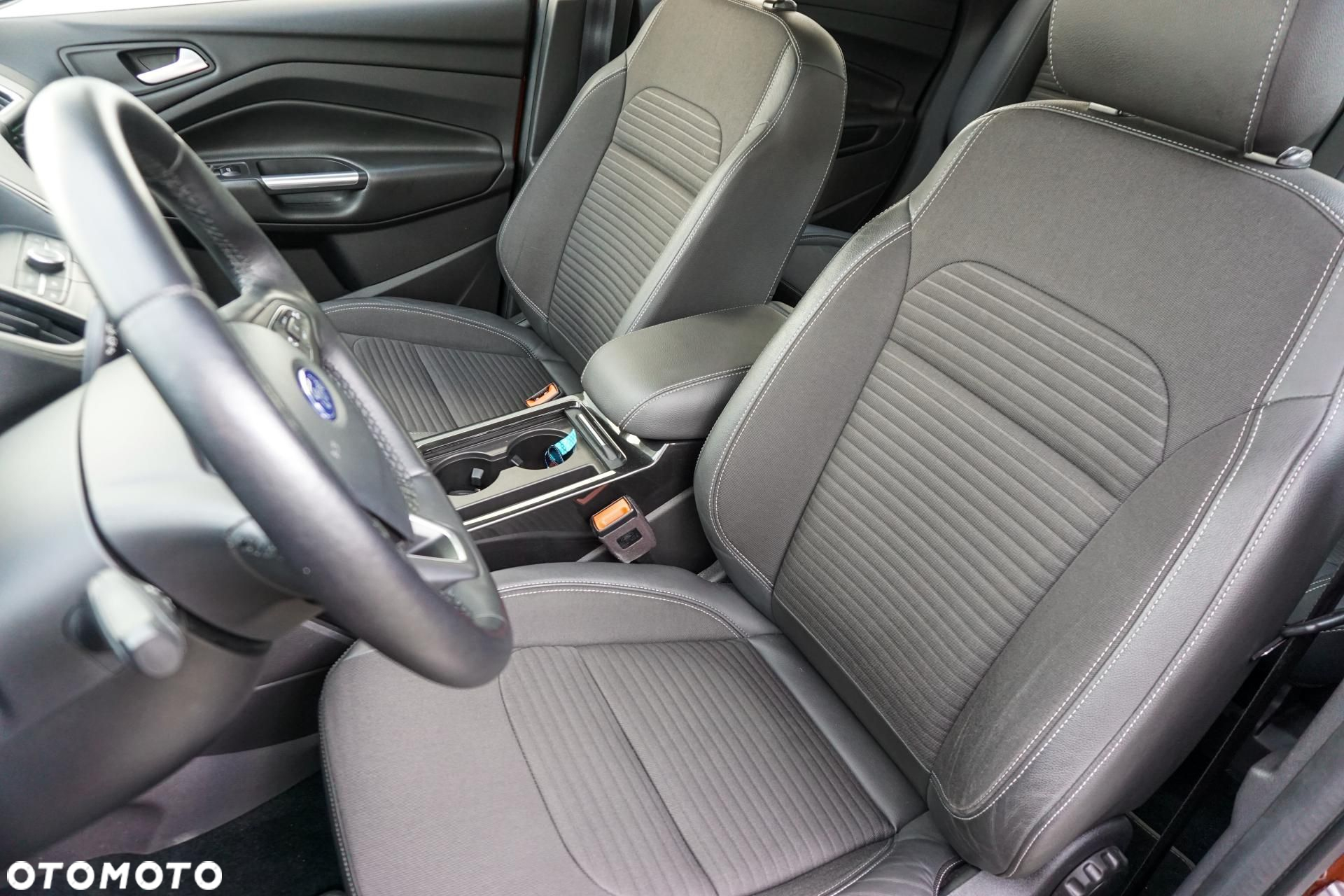 Ford Kuga - 10