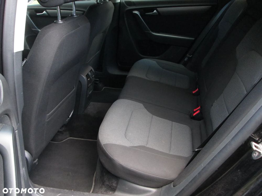 Volkswagen Passat Variant 2.0 TDI DSG BlueMotion Technology Business Edition - 17