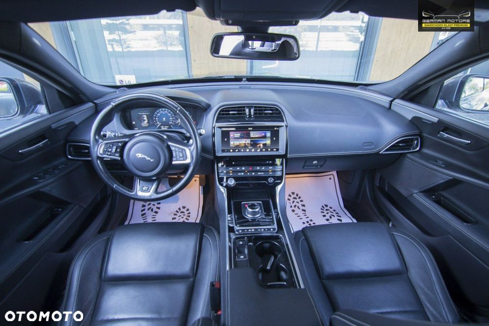 Jaguar XE - 20