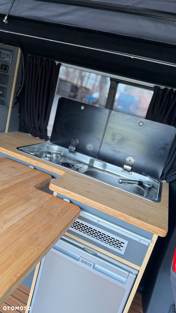 Volkswagen Caravelle - 9