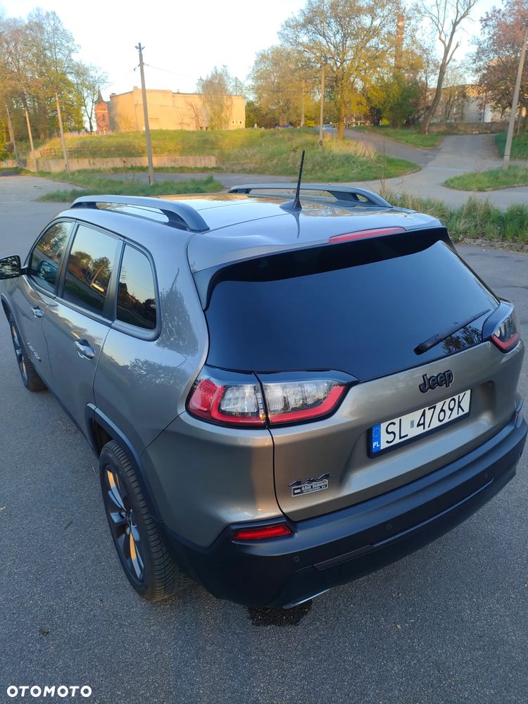 Jeep Cherokee - 24