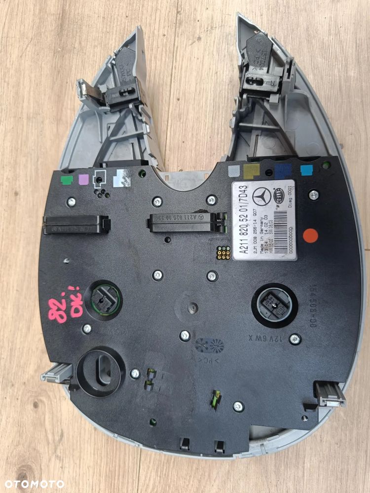MERCEDES W211 LAMPKA PODSUFITKI SZYBERDACH SPRAWNA A2118205201 - 2