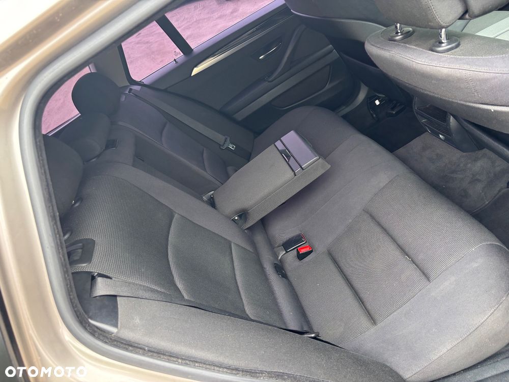 BMW Seria 5 520d - 28