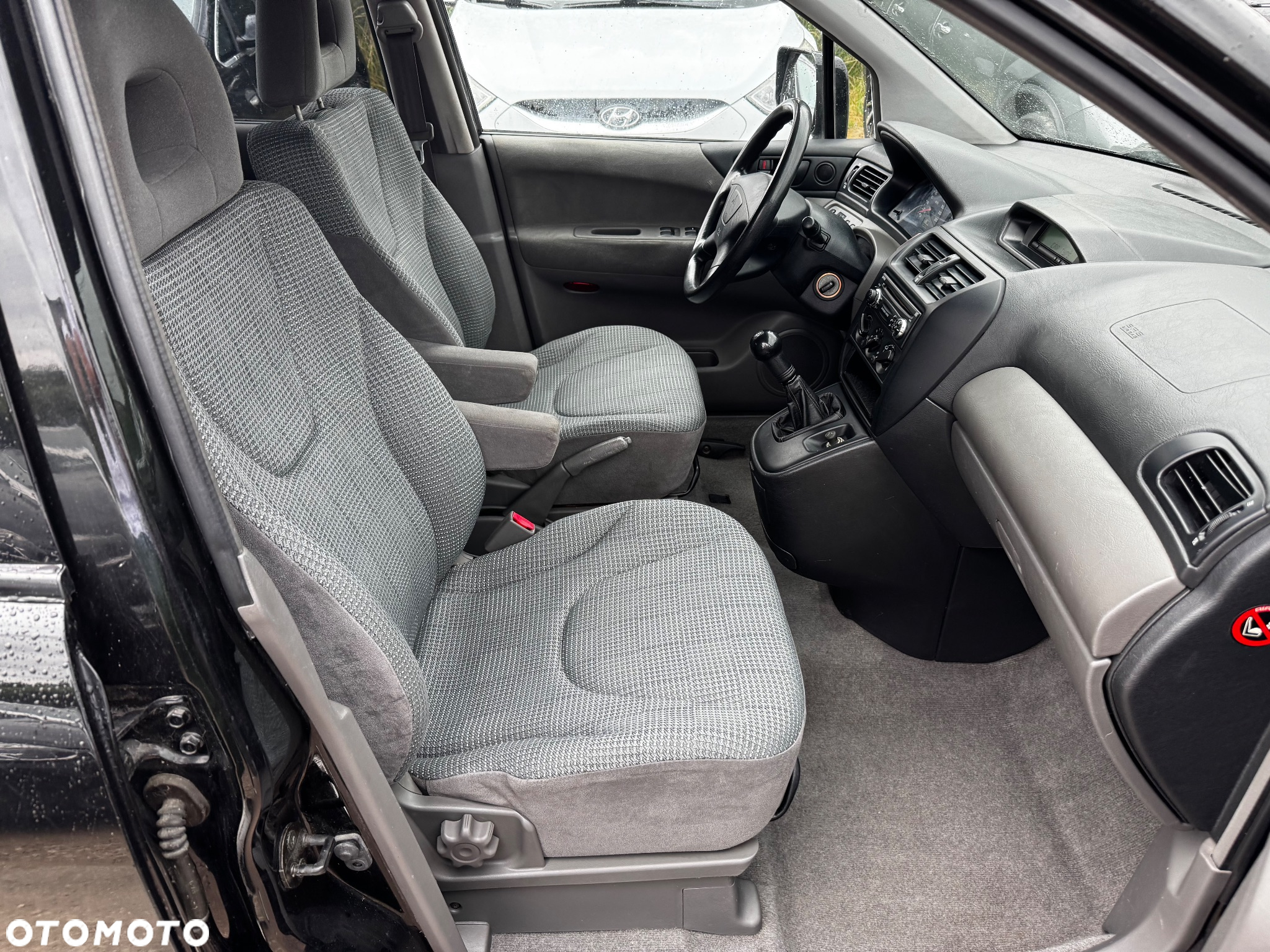 Mitsubishi Space Wagon 2.0 Cool - 28