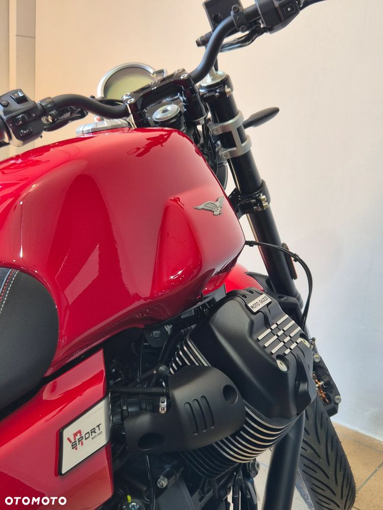 Moto Guzzi V7 - 12