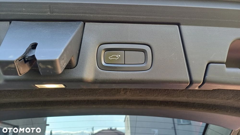 Volvo V90 D4 Geartronic Kinetic - 33