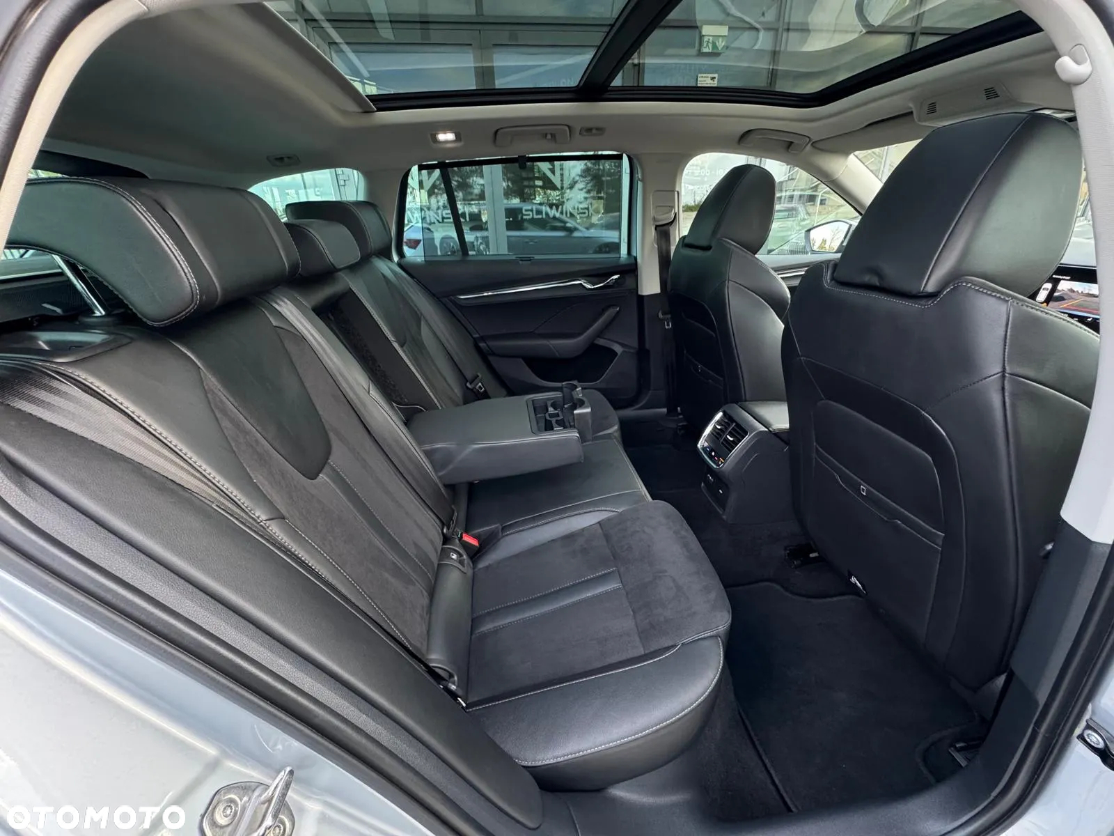 Skoda Octavia Combi 2.0 TDI DSG 4x4 Scout - 26
