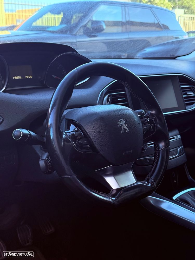 Peugeot 308 1.6 BlueHDi Allure J17 - 22