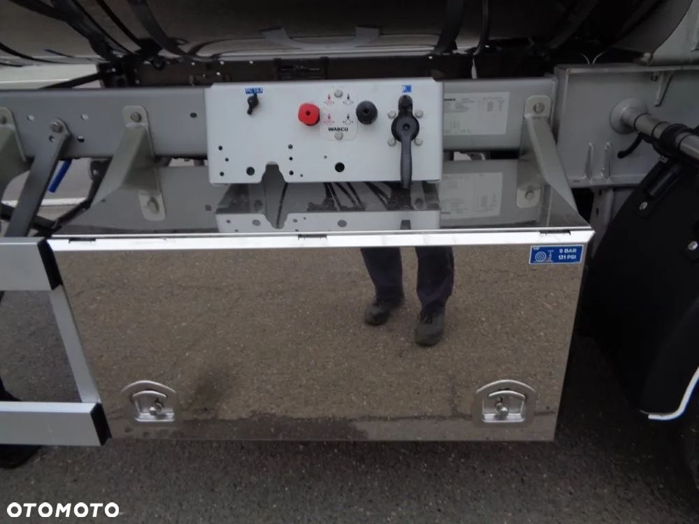 Lag - cysterna ADR / 30.000 L / DOSTĘPNE RÓWNIEŻ 34.000 L - 31