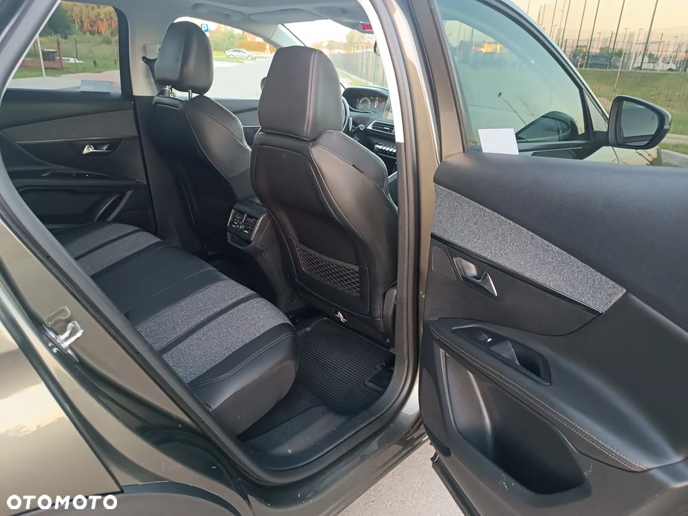 Peugeot 3008 1.6 BlueHDi Allure S&S EAT6 - 18