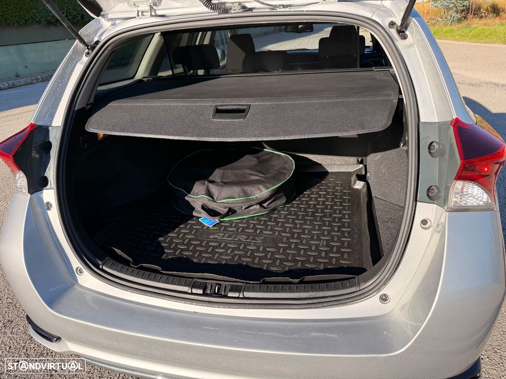 Toyota Auris Touring Sports 1.8 HSD Comfort+P.Sport - 8