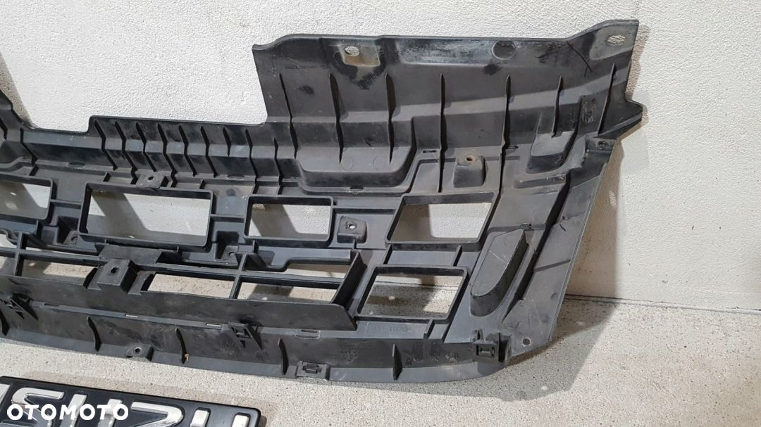ATRAPA CHŁODNICY GRIL ISUZU D-MAX II 11- - 10